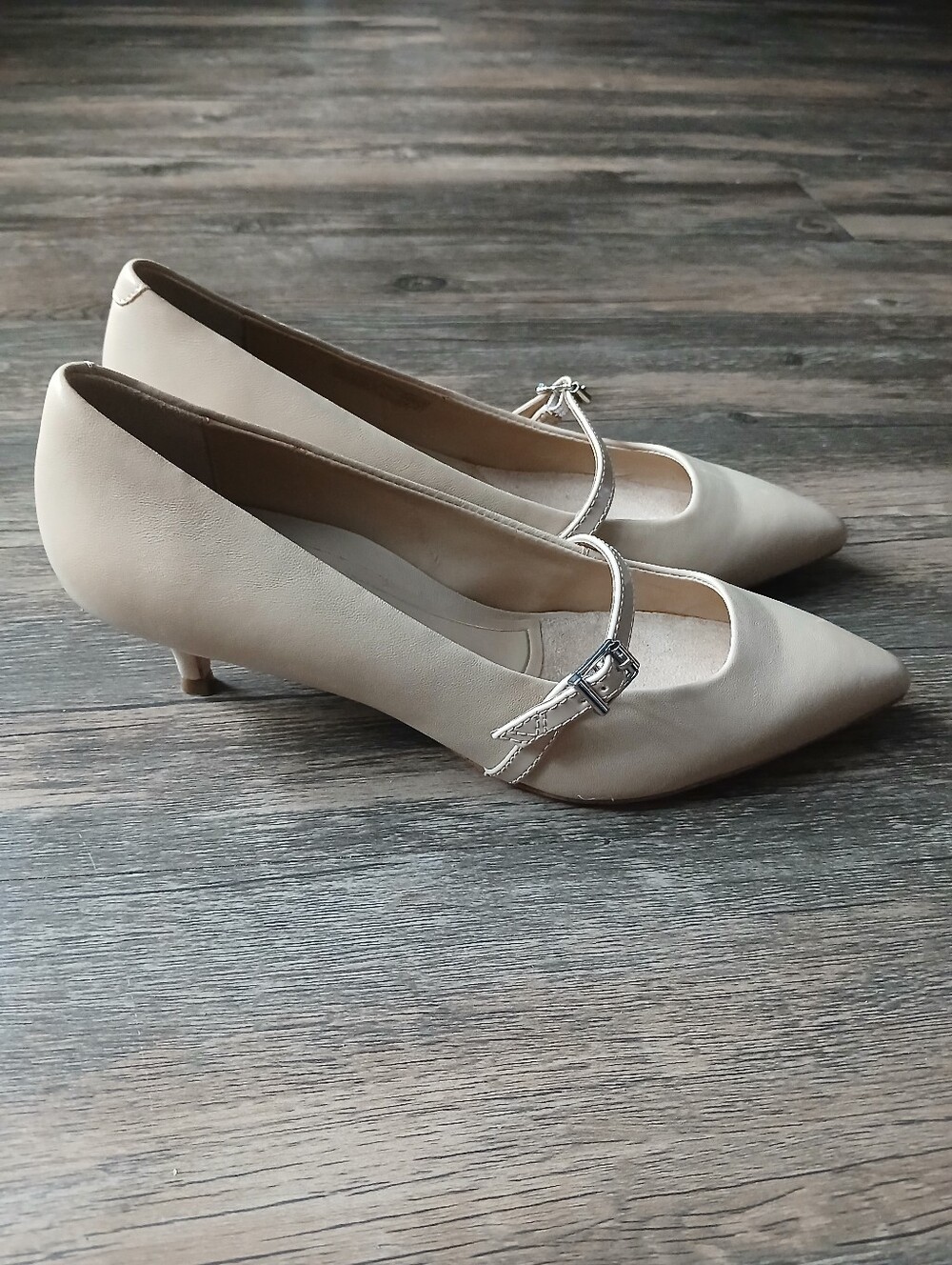 Vionic Cream Pointed Mary Jane Flats with Buckle Strap Size 7.5. - Picture 3 of 12